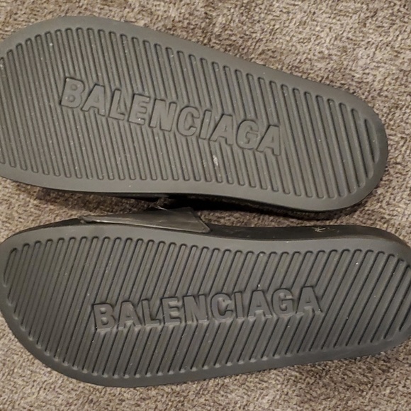 Authentic. New Balenciaga slides, no box or bag. Never worn. - Picture 5 of 7